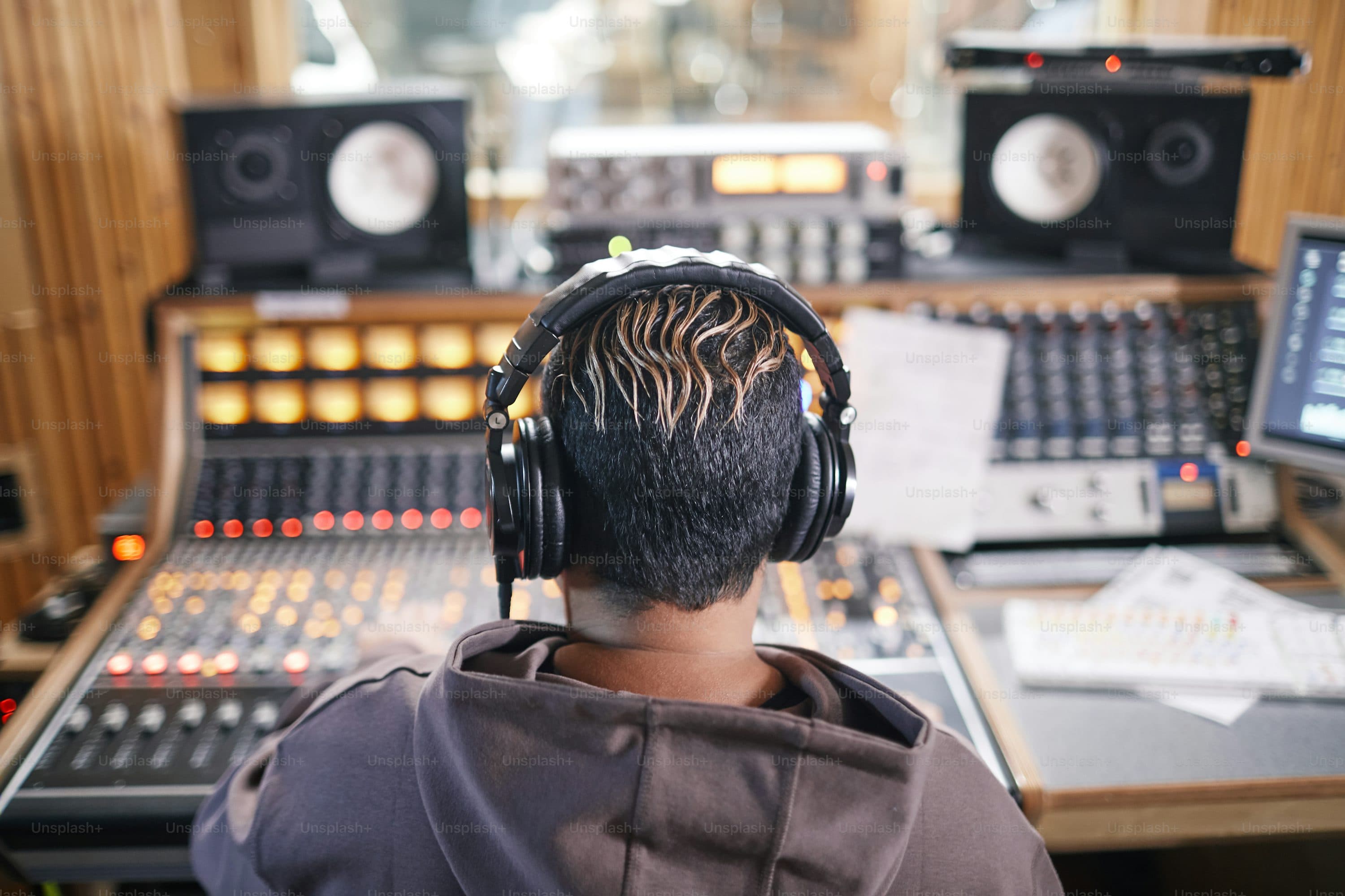 Atelier rap à Paris : le guide 2026 (écriture, studio)